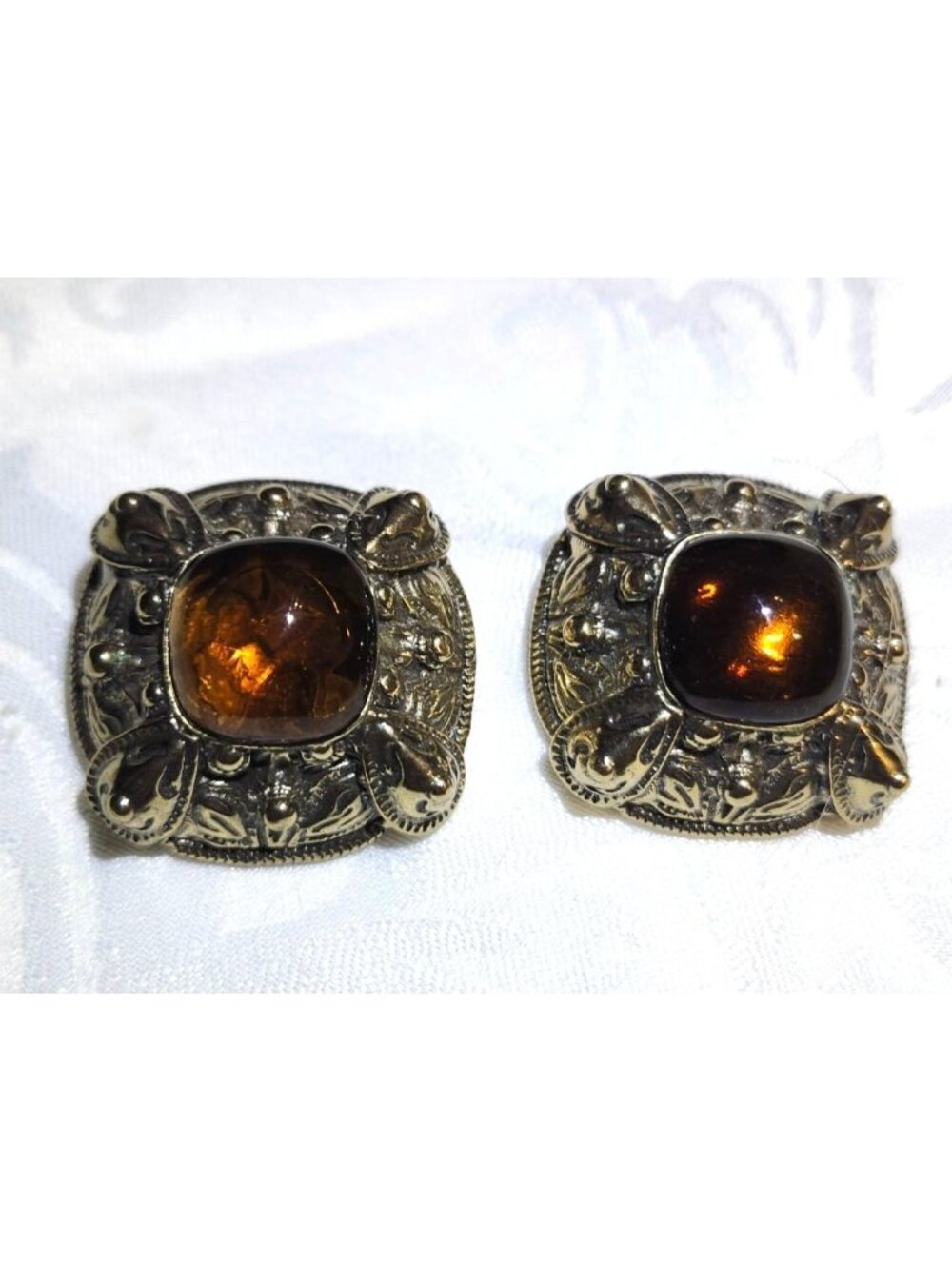 Vintage Trifari Marcella Saltz Fancy Filigree Gold Clip-On Earrings Amber Colore